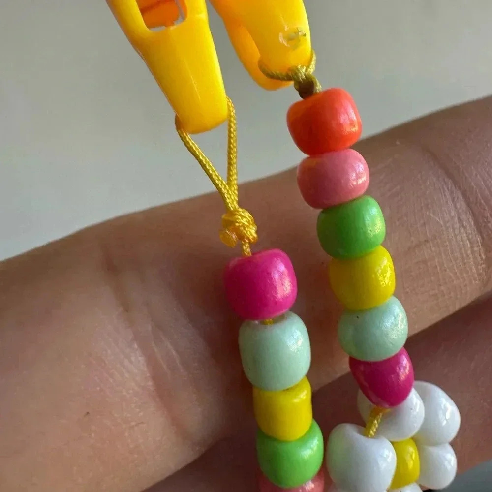 Colorfull Daysi Flowers Beads Necklace - Picture 6 of 7